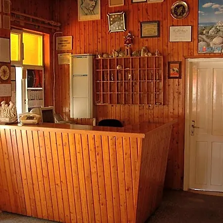 Kiyak Hotel 뎀레